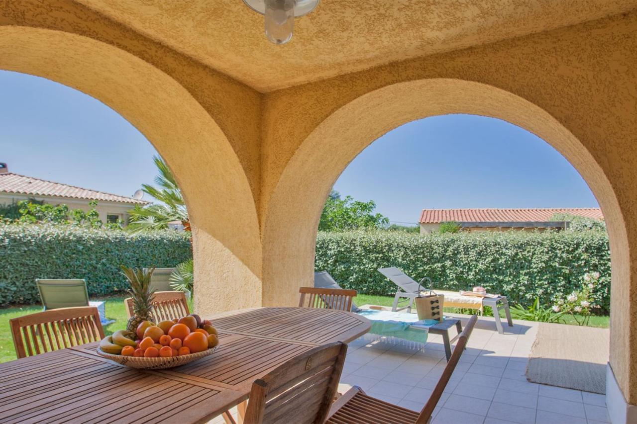 location de vacances Olivier jardin privatif et piscine chauffée partagée Calvi  Exterior foto