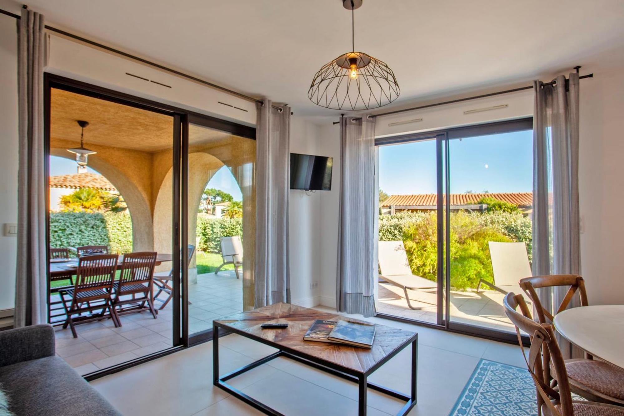 location de vacances Olivier jardin privatif et piscine chauffée partagée Calvi  Exterior foto